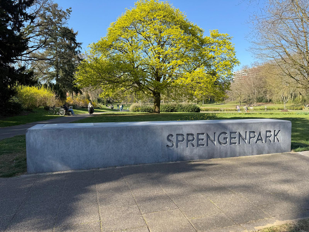 Duurzame parkbanken vergroten herkenbaarheid van Sprengenpark Apeldoorn