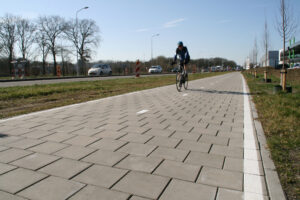 fietspad betontegels van circulair biobased beton