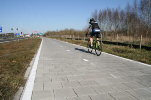 fietspad van circulair biobased betontegels