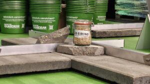 Bio Bound miscanthus op stand Protector Guardrail
