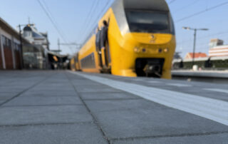 biobased tegels op perron Station Hoorn