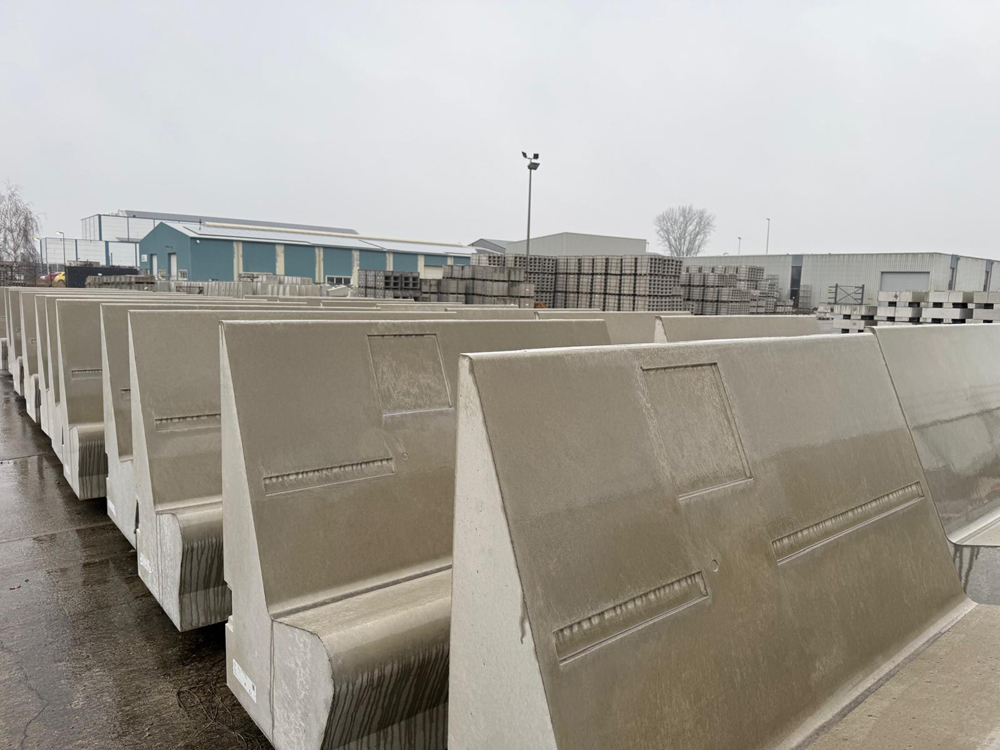 Maatwerk betonelementen gereed voor transport